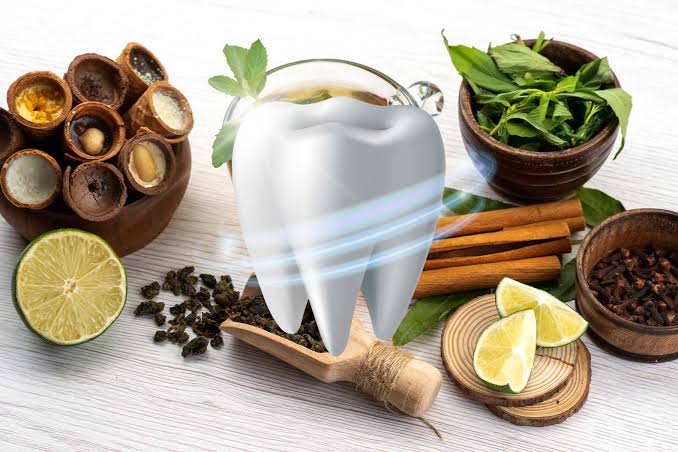 طرق طبيعية لتخفيف ألم الأسنان وعلاج التهابات اللثة